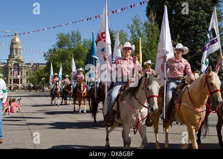 23. Juli 2011 - Cheyenne, Wyoming, USA - Rodeo - The Grand Parade am Cheyenne Frontier Days, der weltweit größte outdoor-Rodeo mit über 1.500 Teilnehmer und insgesamt Geldbörse nahenden $ 1 Million. Jetzt im 115. Jahr bietet dieser westlichen Feier eine einzigartige Kombination von PRCA Rodeo Tagesaktivitäten und Abendkonzerte mit hochkarätigen Acts. (Kredit-Bild: © Don Senia Murr Stockfoto