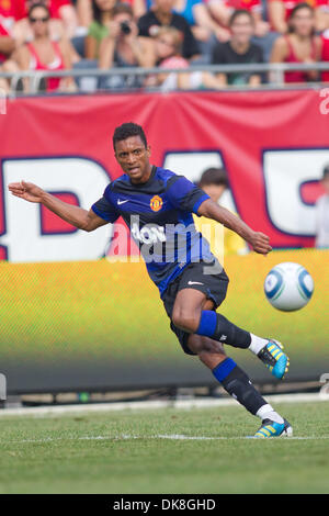 23. Juli 2011 - Chicago, Illinois, USA - Manchester United Mittelfeldspieler Nani (17) spielen den Ball nach vorne, während der zweiten Hälfte Aktion der internationalen Freundschaftsspiel zwischen Manchester United und Chicago Fire am Soldier Field in Chicago, IL. Manchester United besiegte das Feuer 3: 1. (Kredit-Bild: © Geoffrey Siehr/Southcreek Global/ZUMAPRESS.com) Stockfoto