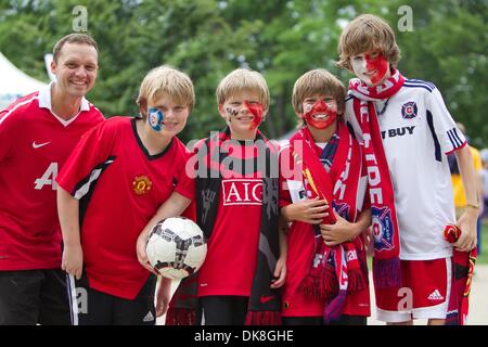 23. Juli 2011 - Chicago, Illinois, USA - Fans von Manchester United vor Beginn der internationalen Freundschaftsspiel zwischen Manchester United und Chicago Fire am Soldier Field in Chicago, IL. Manchester United besiegte das Feuer 3: 1. (Kredit-Bild: © Geoffrey Siehr/Southcreek Global/ZUMAPRESS.com) Stockfoto