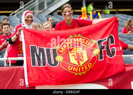 23. Juli 2011 - Chicago, Illinois, USA - Fans von Manchester United vor Beginn der internationalen Freundschaftsspiel zwischen Manchester United und Chicago Fire am Soldier Field in Chicago, IL. Manchester United besiegte das Feuer 3: 1. (Kredit-Bild: © Geoffrey Siehr/Southcreek Global/ZUMAPRESS.com) Stockfoto