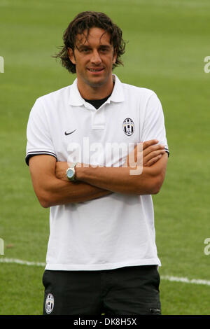 23. Juli 2011 checkt das Stadion vor dem Herbalife World Football Challenge Fußballspiel zwischen Juventus FC Italiens und Sporting Clube de Portugal in Toronto, ON, Canada - Toronto, Ontario, Kanada - Juventus FC F Luca Toni (20). (Kredit-Bild: © Steve Dachgaube/Southcreek Global/ZUMAPRESS.com) Stockfoto