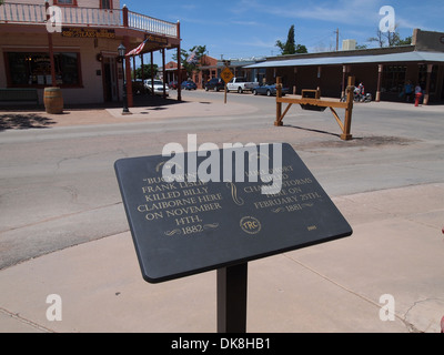 Plaque, die Kennzeichnung der Tötung Website mehrere Outlaws in der historischen amerikanischen Old West Stadt Tombstone, Arizona, USA Stockfoto