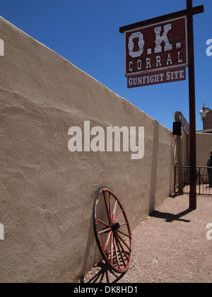 O.K. Corral Zeichen an der Stelle der tatsächlichen Schießerei mit dem gleichen Namen in der amerikanischen Old West in Tombstone, Arizona, USA Stockfoto