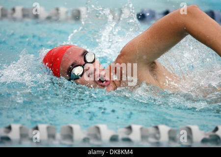 26. Juli 2011 - New Port Richey - PT 341338 FITT tuason 1.BRENDAN FITTERER |  Zeiten. (26.07.2011 New Port Richey) Schwimmer und spezielle Olympian, Michael Tuason schwimmt die 400 Meter Freistil Montagabend eine Grafschaft Special Olympics Meet New Port Richey Recreation Center. Tuason ist zurück aus der Teilnahme an den Special Olympics World Summer Games in Griechenland er gold Meda gewann Stockfoto