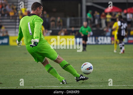 26. Juli 2011 - legt Columbus, Ohio, USA - Newcastle United FC-Torhüter Steve Harper (1) den Ball im Spiel in der ersten Hälfte des Spiels zwischen Newcastle United FC und Columbus Crew Stadium Crew, Columbus, Ohio.  New Castle United besiegte Columbus 3-0. (Kredit-Bild: © Scott Stuart/Southcreek Global/ZUMAPRESS.com) Stockfoto