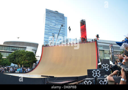 29. Juli 2011 - Los Angeles, Kalifornien, USA - Pro Skater am Sommer X-Games 2011 (Kredit-Bild: © Scott A. Tugel/ZUMAPRESS.com) Stockfoto