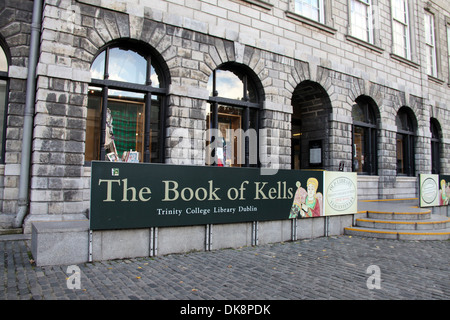 Die alte Bibliothek und das Buch von Kells Ausstellung am Trinity College Dublin Stockfoto