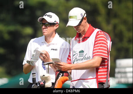 29. Juli 2011 - White schwefelreichen Springs, West Virginia, US - Nick O'Hern bespricht die Birdie und Pin Position auf das 18. Loch-Tee-Box in der zweiten Runde des Greenbrier Classic im Greenbrier Resort. (Kredit-Bild: © Geoff Bolte/Southcreek Global/ZUMAPRESS.com) Stockfoto