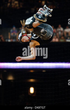 30. Juli 2011 - Los Angeles, Kalifornien, USA - konkurriert Shaun White in der Skateboard Vert Runde eins im Nokia Theatre L.A. LIVE in Los Angeles, Kalifornien. Weiß beendet 1. Platz im Finale, wobei Haus die Goldmedaille. (Kredit-Bild: © Chris Hunt/Southcreek Global/ZUMApress.com) Stockfoto