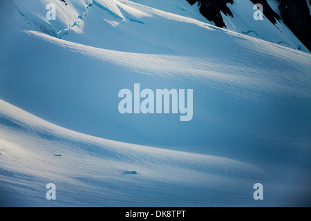 Antarktis, Anvers Island Einstellung Sonnenlichts Schnee Piste am Gletscher entlang Neumayer Kanal Stockfoto