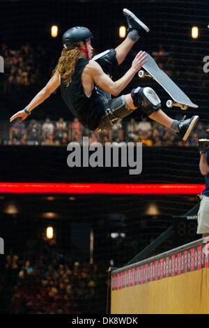 30. Juli 2011 - Los Angeles, Kalifornien, USA - konkurriert Shaun White in der Skateboard Vert Runde eins im Nokia Theatre L.A. LIVE in Los Angeles, Kalifornien. Weiß beendet 1. Platz im Finale, wobei Haus die Goldmedaille. (Kredit-Bild: © Chris Hunt/Southcreek Global/ZUMApress.com) Stockfoto