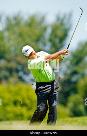 31. Juli 2011 - Toledo, Ohio, USA - trifft Mark O'Meara vom Fairway der 1. Bohrung bei der Endrunde des Spiels des 2011 U.S. Senior Open Championship Golfturniers spielte im Inverness Club in Toledo Ohio.  O' Meara beendete an zweiter Stelle mit einem 12-unter 272. (Kredit-Bild: © Scott Grau/Southcreek Global/ZUMAPRESS.com) Stockfoto