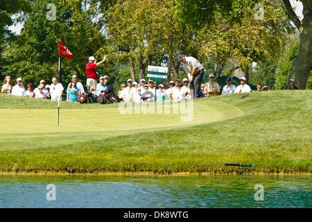 31. Juli 2011 - Toledo, Ohio, USA - putts Hal Sutton auf das 12. grün bei der Endrunde des Spiels des 2011 U.S. Senior Open Championship Golfturniers spielte im Inverness Club in Toledo Ohio.  Sutton fertig in ein acht-Wege-Tie für 29. Platz mit einem 1-unter 283. (Kredit-Bild: © Scott Grau/Southcreek Global/ZUMAPRESS.com) Stockfoto