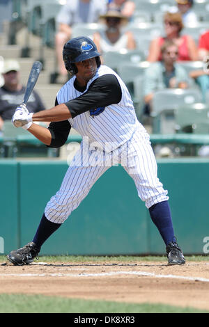 31. Juli 2011 - Trenton, New Jersey, Vereinigte Staaten von Amerika - Trenton Thunder batter Zolio Almonte Fledermäuse bei einem Eastern League Spiel gegen Richmond fliegende Eichhörnchen in Trenton, New Jersey. Das fliegende Eichhörnchen schlug den Donner 5-0. (Kredit-Bild: © Ken Inness/Southcreek Global/ZUMApress.com) Stockfoto