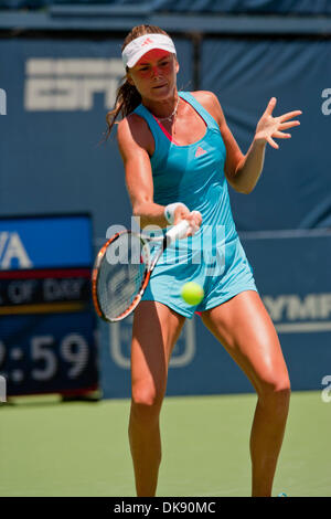 5. August 2011 kehrt - San Diego, Kalifornien, USA - DANIELA HANTUCHOVA einen Ball in einen Punkt gegen Gegner, dass A. Radwanska in der Merkur Versicherung WTA-Tennis-Turnier im La Costa Spa and Resort statt. Radwanska gewann die Frauen Viertel Finale 0-6 6-4 6-4.  (Kredit-Bild: © Wally Nell/ZUMAPRESS.com) Stockfoto