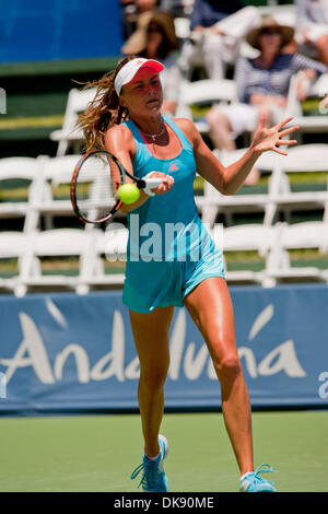 5. August 2011 kehrt - San Diego, Kalifornien, USA - DANIELA HANTUCHOVA einen Ball in einen Punkt gegen Gegner, dass A. Radwanska in der Merkur Versicherung WTA-Tennis-Turnier im La Costa Spa and Resort statt. Radwanska gewann die Frauen Viertel Finale 0-6 6-4 6-4.  (Kredit-Bild: © Wally Nell/ZUMAPRESS.com) Stockfoto