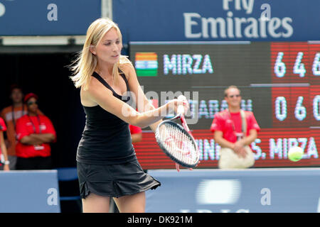 6. August 2011 - Toronto, Ontario, Kanada - TV-Moderatorin Ivanka Osmak während der Celebrity match beim Rogers Cup im Rexall-Zentrum an der York University in Toronto. (Kredit-Bild: © Steve Dachgaube/Southcreek Global/ZUMAPRESS.com) Stockfoto