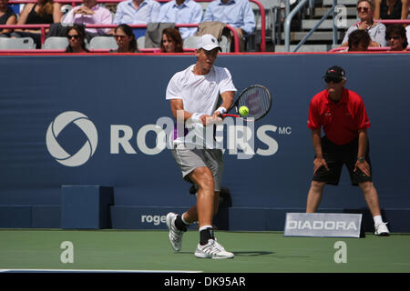 10. August 2011 - Montreal, Quebec, Kanada - Vasek Pospisil in Spielaktion in der zweiten Runde des Rogers Cup Tennis bei Stade Uniprix in Montreal, Kanada. Federer gewann in zwei Sätzen 7-5, 6-3..Mandatory Credit: Philippe Champoux / Southcreek Global (Credit-Bild: © Phillippe Champoux/Southcreek Global/ZUMAPRESS.com) Stockfoto