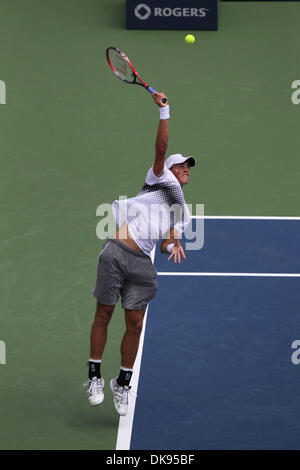 10. August 2011 - Montreal, Quebec, Kanada - Vasek Pospisil in Spielaktion in der zweiten Runde des Rogers Cup Tennis bei Stade Uniprix in Montreal, Kanada. Federer gewann in zwei Sätzen 7-5, 6-3..Mandatory Credit: Philippe Champoux / Southcreek Global (Credit-Bild: © Phillippe Champoux/Southcreek Global/ZUMAPRESS.com) Stockfoto