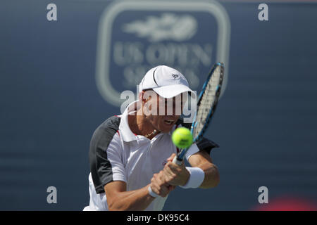 10. August 2011 - Montreal, Quebec, Kanada - Nikolay Davydenko in Spielaktion während der zweiten Runde des Rogers Cup Tennis bei Stade Uniprix in Montreal, Kanada. Djokovic gewann in zwei Sätzen 7-5, 6-1..Mandatory Credit: Philippe Champoux / Southcreek Global (Credit-Bild: © Phillippe Champoux/Southcreek Global/ZUMAPRESS.com) Stockfoto