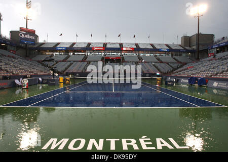 10. August 2011 - Montreal, Quebec, Kanada - Spiel wurde unterbrochen wegen schlechten Wetters während der zweiten Runde des Rogers Cup Tennis bei Stade Uniprix in Montreal, Kanada. . Obligatorische Credit: Philippe Champoux / Southcreek Global (Kredit-Bild: © Phillippe Champoux/Southcreek Global/ZUMAPRESS.com) Stockfoto