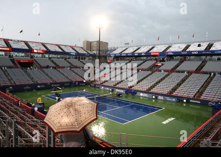 10. August 2011 - Montreal, Quebec, Kanada - Spiel wurde unterbrochen wegen schlechten Wetters während der zweiten Runde des Rogers Cup Tennis bei Stade Uniprix in Montreal, Kanada. . Obligatorische Credit: Philippe Champoux / Southcreek Global (Kredit-Bild: © Phillippe Champoux/Southcreek Global/ZUMAPRESS.com) Stockfoto