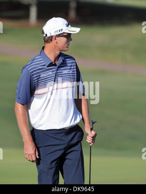 11. August 2011 - Johns Creek, GEORGIA, folgt US - Golfer John Senden von Australien seinen Putt auf der grünen in der 1. Runde der 93. PGA Championship im Atlanta Athletic Club in Johns Creek, Georgia, USA 1. 11. August 2011. (Kredit-Bild: © Erik Lesser/ZUMAPRESS.com) Stockfoto