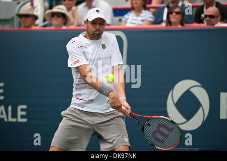 12. August 2011 - Montreal, Quebec, Kanada - Mardy Fish (USA) spielt gegen Stanislas Wawrinka (SUI) im Viertel-Finale im Uniprix Stadium in Montreal, Quebec, Kanada. (Kredit-Bild: © Marc DesRosiers/Southcreek Global/ZUMAPRESS.com) Stockfoto