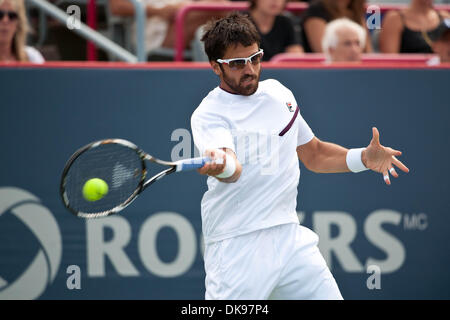 12. August 2011 - Montreal, Quebec, Kanada - Janko Tipsarevic (SRB) spielt gegen Thomas Berdych (CZE) im Viertel-Finale im Uniprix Stadium in Montreal, Quebec, Kanada. (Kredit-Bild: © Marc DesRosiers/Southcreek Global/ZUMAPRESS.com) Stockfoto