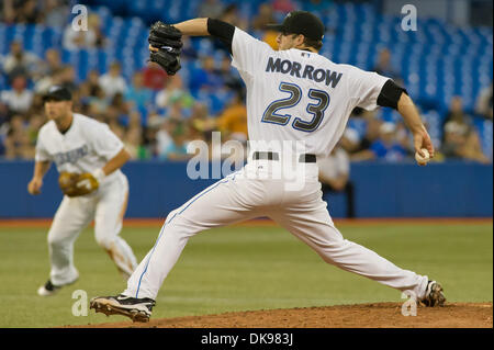 12. August 2011 aufgeschlagen - Toronto, Ontario, Kanada - Toronto Blue Jays Krug Brandon Morrow (23) 7 Innings gegen die Los Angeles Angels. Die Los Angeles Angels besiegten die Toronto Blue Jays 5 - 1 im Rogers Centre, Toronto Ontario. (Kredit-Bild: © Keith Hamilton/Southcreek Global/ZUMAPRESS.com) Stockfoto