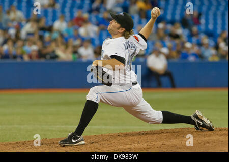 12. August 2011 - Toronto, Ontario, Kanada - Toronto Blue Jays Krug Casey Janssen (44) trat das Spiel im 8. Inning gegen die Los Angeles Angels. Die Los Angeles Angels besiegten die Toronto Blue Jays 5 - 1 im Rogers Centre, Toronto Ontario. (Kredit-Bild: © Keith Hamilton/Southcreek Global/ZUMAPRESS.com) Stockfoto