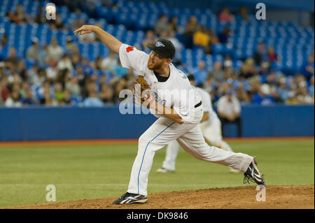 12. August 2011 - Toronto, Ontario, Kanada - Toronto Blue Jays Krug Jesse Litsch (51) trat das Spiel im 9. Inning gegen die Los Angeles Angels. Die Los Angeles Angels besiegten die Toronto Blue Jays 5 - 1 im Rogers Centre, Toronto Ontario. (Kredit-Bild: © Keith Hamilton/Southcreek Global/ZUMAPRESS.com) Stockfoto