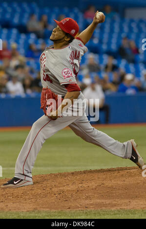 12. August 2011 aufgeschlagen - Toronto, Ontario, Kanada - Los Angeles Angels Krug Ervin Santana (54) ein komplettes Spiel um den Sieg gegen die Toronto Blue Jays. Die Los Angeles Angels besiegten die Toronto Blue Jays 5 - 1 im Rogers Centre, Toronto Ontario. (Kredit-Bild: © Keith Hamilton/Southcreek Global/ZUMAPRESS.com) Stockfoto