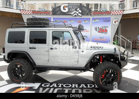 13. August 2011 - Watkins Glen, New York, US - ist die benutzerdefinierte Jeep von West Coast Customs für Zippo Company gemacht UN-vailed in der Victory Lane vor dem Ausführen der Zippo 200 in Watkins Glen International in Watkins Glen, NY. (Kredit-Bild: © Michael Johnson/Southcreek Global/ZUMAPRESS.com) Stockfoto