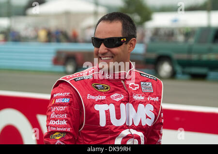 14. August 2011 - Nummer Watkins Glen, New York, USA - NASCAR Sprint Cup-Fahrer Montoya von der Ziel-Chevrolet 42 Auto während Fahrer Einführungen Übles zuliebe! Sauerrahm-Dips in Glen in Watkins Glen, New York. (Kredit-Bild: © Mark Konezny/Southcreek Global/ZUMAPRESS.com) Stockfoto