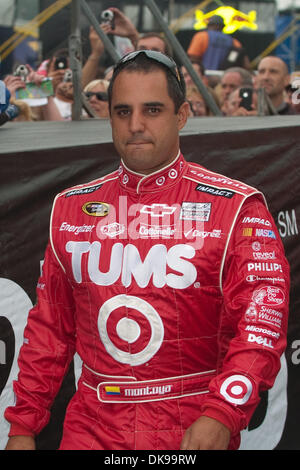 14. August 2011 - Nummer Watkins Glen, New York, USA - NASCAR Sprint Cup-Fahrer Montoya von der Ziel-Chevrolet 42 Auto während Fahrer Einführungen Übles zuliebe! Sauerrahm-Dips in Glen in Watkins Glen, New York. (Kredit-Bild: © Mark Konezny/Southcreek Global/ZUMAPRESS.com) Stockfoto