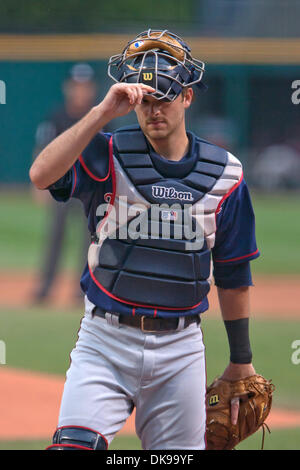 14. August 2011 - Cleveland, Ohio, USA - Minnesota Catcher Drew Butera (41) an bat im ersten Inning gegen Cleveland.  Die Cleveland Indians führen die Minnesota Twins in der Spitze des dritten 1: 0 in einer regen Verzögerung bei Progressive Field in Cleveland, Ohio. (Kredit-Bild: © Frank Jansky/Southcreek Global/ZUMAPRESS.com) Stockfoto