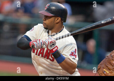 14. August 2011 - Cleveland, Ohio, USA - Cleveland erster Basisspieler Carlos Santana (41) an bat im ersten Inning gegen Minnesota.  Die Cleveland Indians führen die Minnesota Twins in der Spitze des dritten 1: 0 in einer regen Verzögerung bei Progressive Field in Cleveland, Ohio. (Kredit-Bild: © Frank Jansky/Southcreek Global/ZUMAPRESS.com) Stockfoto