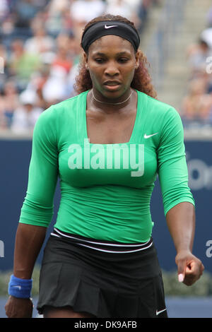 14. August 2011 - bespielt Toronto, Ontario, Kanada - USA Serena Williams in Aktion während des WM-Spiels für den Rogers Cup, die Rexall Centre in Toronto. Serena Williams gewann die Meisterschaft in zwei Sätzen über Stosur 6-4, 6-2 (Credit-Bild: © Steve Dachgaube/Southcreek Global/ZUMAPRESS.com) Stockfoto