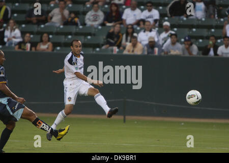 16. August 2011 - Carson, Kalifornien, USA - LANDON DONOVAN führt einen Torwurf während der CONCACAF Champions League-Spiel zwischen den Los Angeles Galaxy und Motagua aus Honduras. (Kredit-Bild: © James Rodriguez/ZUMAPRESS.com) Stockfoto