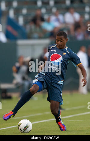 16. August 2011 - Carson, Kalifornien, USA - CD Motagua Mittelfeldspieler Aly Arriola #21 in Aktion während der CONCACAF Champions League-Gruppenphase eine Gruppenphase Runde 1 Spiel zwischen Club Motagua und die Los Angeles Galaxy im Home Depot Center. (Kredit-Bild: © Brandon Parry/Southcreek Global/ZUMAPRESS.com) Stockfoto