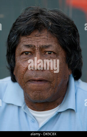 16. August 2011 - Carson, Kalifornien, USA - CD Motagua Trainer Ramon Maradiaga bevor die CONCACAF Champions League-Gruppenphase eine Gruppenphase 1 Spiel zwischen Club Motagua und die Los Angeles Galaxy im Home Depot Center rund um. (Kredit-Bild: © Brandon Parry/Southcreek Global/ZUMAPRESS.com) Stockfoto