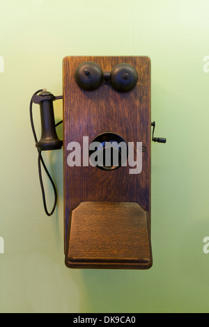 Vintage Hand Kurbel Wand Telefon, um 1900 Stockfoto