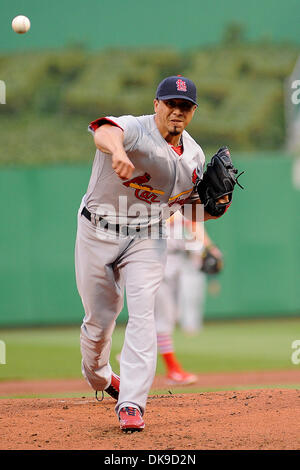 17. August 2011 - nehmen PENNSYLVANNIA, Pittsburgh, USA - St. Louis Cardinals ab Krug Kyle Lohse (26) auf dem Hügel im ersten Inning als die Pittsburgh Pirates auf die St. Louis Cardinals im PNC Park in Pittsburgh, PA... Kardinäle besiegen die Piraten 7-2. (Kredit-Bild: © Dean Beattie/Southcreek Global/ZUMAPRESS.com) Stockfoto