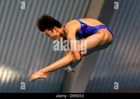 18. August 2011 taucht am 8. Tag in Shenzhen, China - Shenzhen, China - WANG XIN von China während der Frauen-10 Meter-Plattform bei der 26. Sommer-Universiade. (Kredit-Bild: © Jeremy Breningstall/ZUMAPRESS.com) Stockfoto