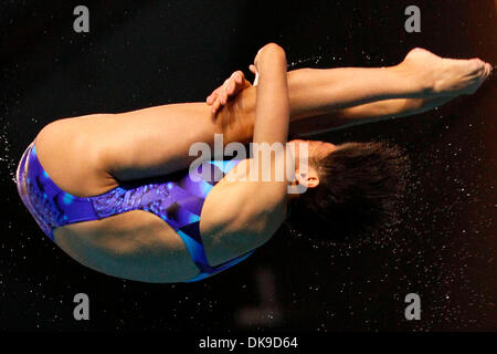 18. August 2011 taucht am 8. Tag in Shenzhen, China - Shenzhen, China - WANG XIN von China während der Frauen-10 Meter-Plattform bei der 26. Sommer-Universiade. (Kredit-Bild: © Jeremy Breningstall/ZUMAPRESS.com) Stockfoto