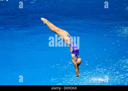 18. August 2011 taucht am 8. Tag in Shenzhen, China - Shenzhen, China - NAKAGAWA MAI Japans während der Frauen-10 Meter-Plattform bei der 26. Sommer-Universiade. (Kredit-Bild: © Jeremy Breningstall/ZUMAPRESS.com) Stockfoto