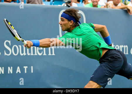 19. August 2011 - Cincinnati, Ohio, USA - Rafael Nadal (ESP) in Aktion bei den W & S Open gespielt wird im Lindner Familie Tennis Center in Cincinnati, Ohio. Mardy Fish (USA) besiegte Nadal 6-3,6-4. (Kredit-Bild: © John Longo/Southcreek Global/ZUMAPRESS.com) Stockfoto