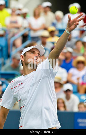 19. August 2011 - Cincinnati, Ohio, USA - Mardy Fish (USA) in Aktion bei den W & S Open gespielt wird im Lindner Familie Tennis Center in Cincinnati, Ohio. Fisch besiegt Rafael Nadal (ESP) 6-3,6-4. (Kredit-Bild: © John Longo/Southcreek Global/ZUMAPRESS.com) Stockfoto