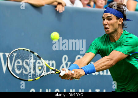 19. August 2011 - Cincinnati, Ohio, USA - Rafael Nadal (ESP) in Aktion bei den W & S Open gespielt wird im Lindner Familie Tennis Center in Cincinnati, Ohio. Mardy Fish (USA) besiegte Nadal 6-3,6-4. (Kredit-Bild: © John Longo/Southcreek Global/ZUMAPRESS.com) Stockfoto